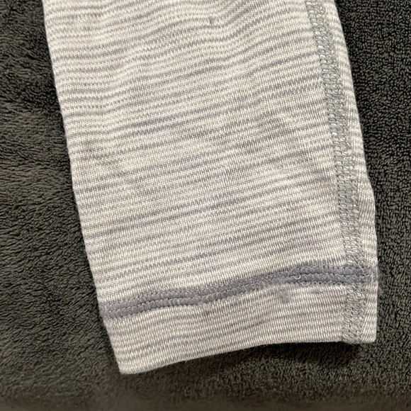 Smartwool women’s jacket. Hooded. Lightweight. Size Small. - Picture 9 of 10